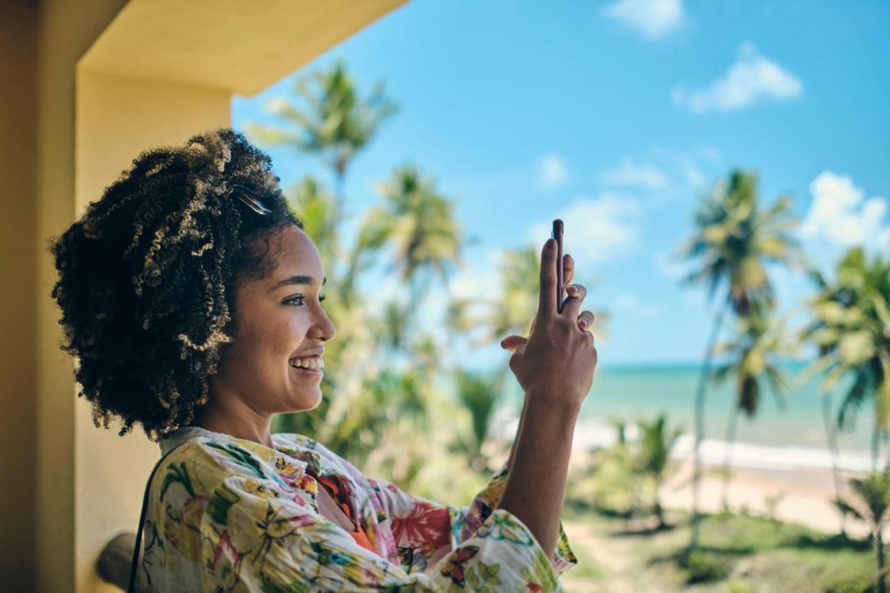 Iberostar Selection Прайя-ду-Форте Экстерьер фото A woman using a smartphone