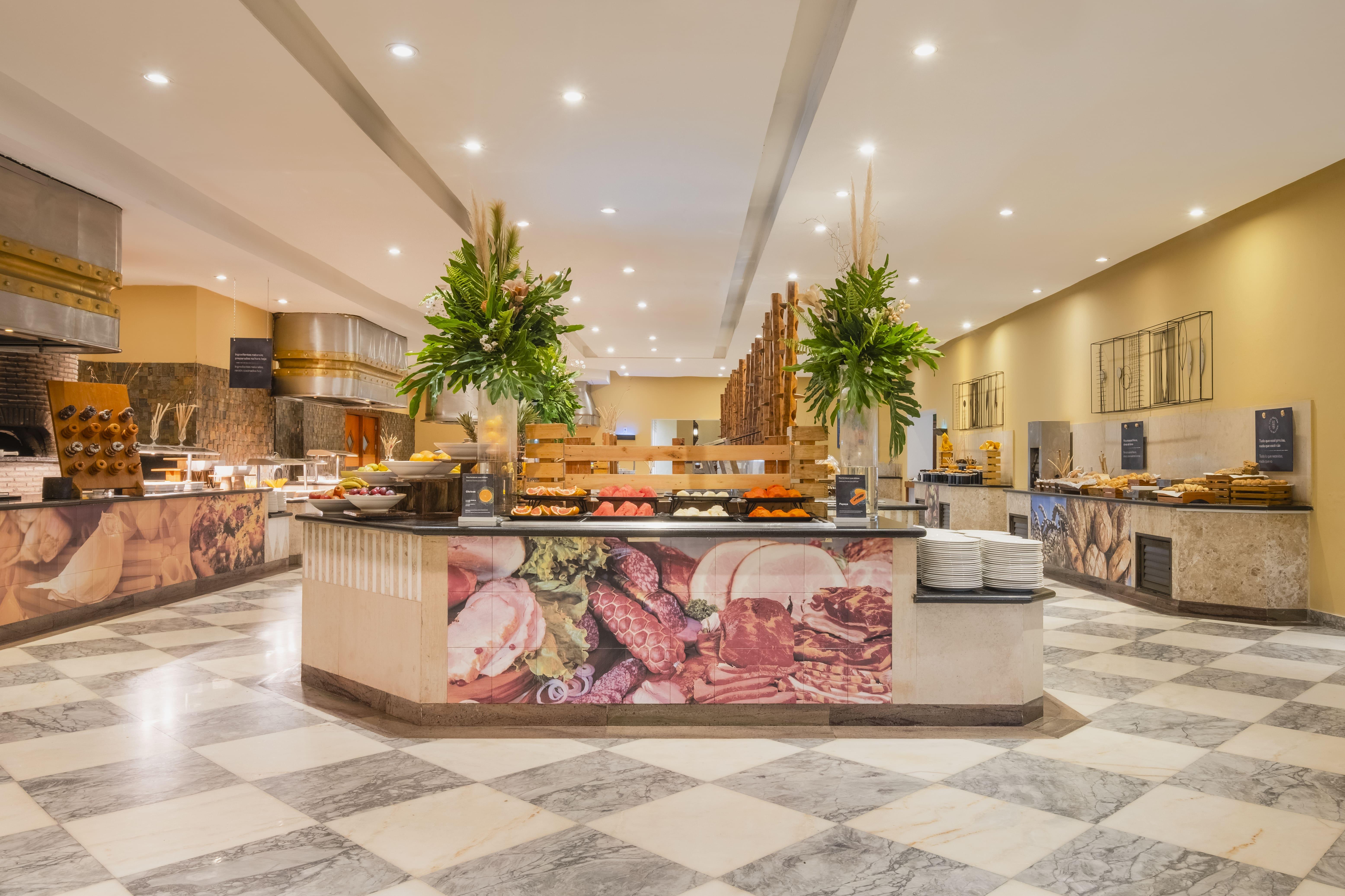 Iberostar Selection Прайя-ду-Форте Экстерьер фото The buffet at the hotel