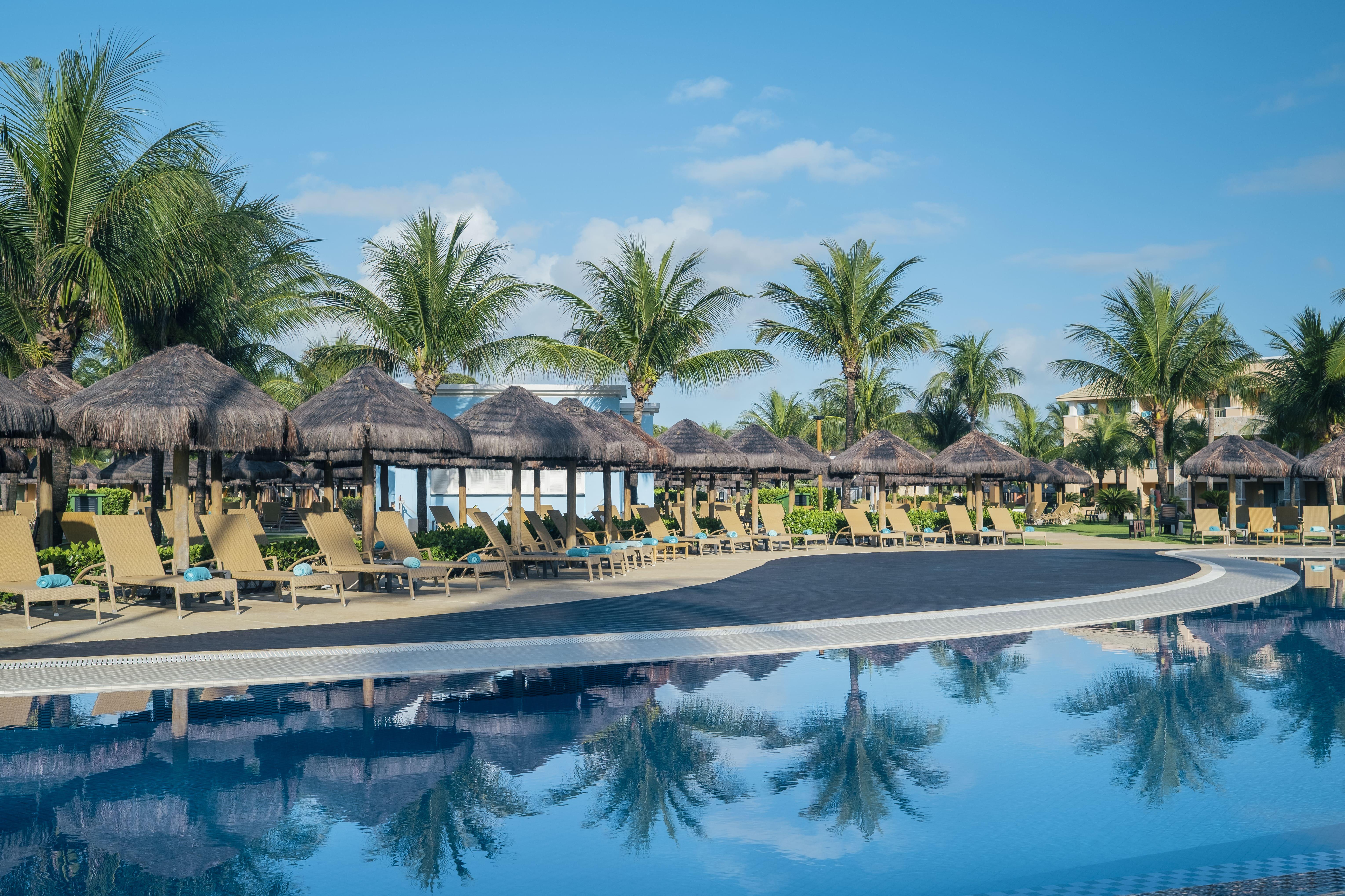 Iberostar Selection Прайя-ду-Форте Экстерьер фото The pool at the Sheraton Nha Trang Hotel & Spa Resort