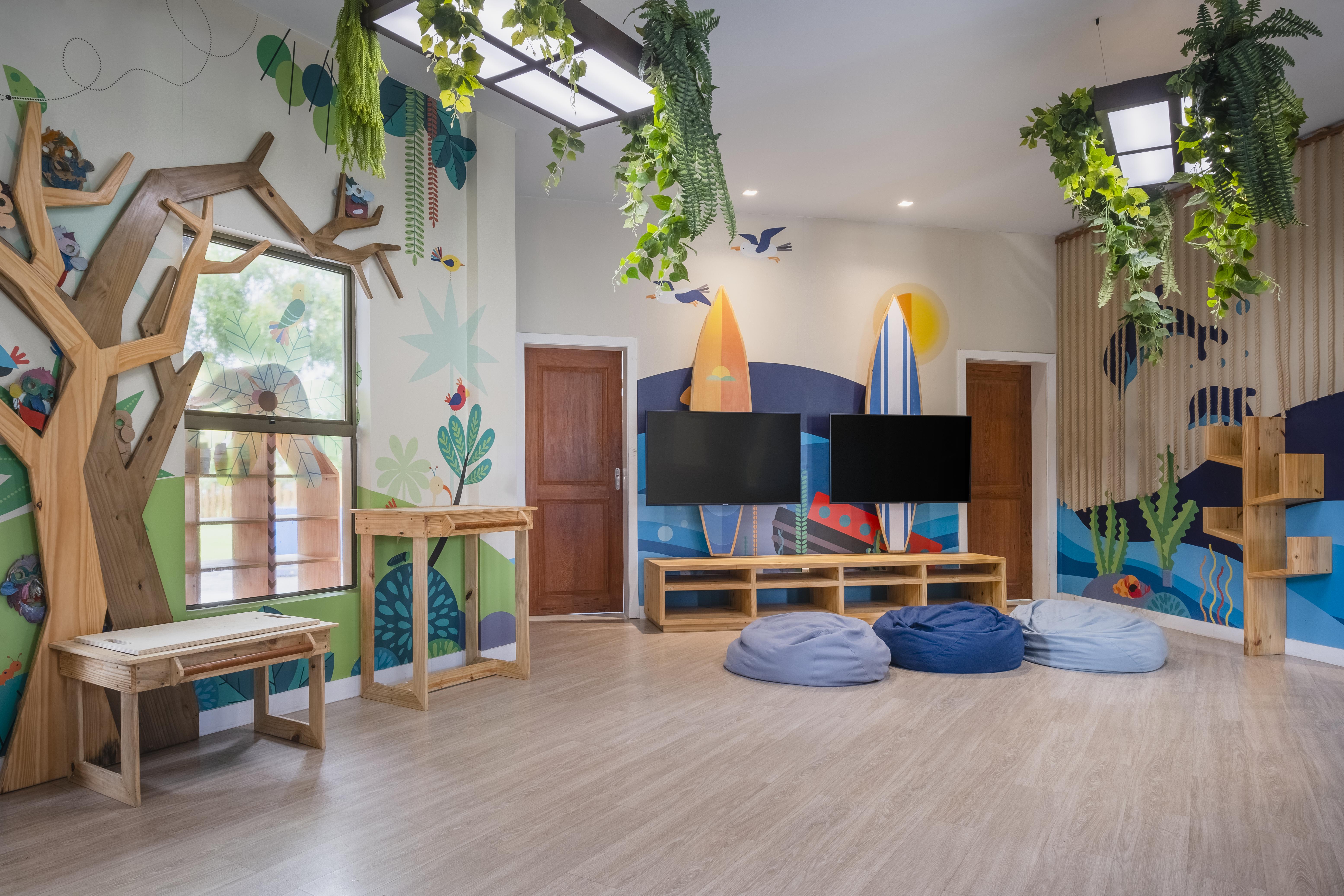 Iberostar Selection Прайя-ду-Форте Экстерьер фото The library at the International School of Asia